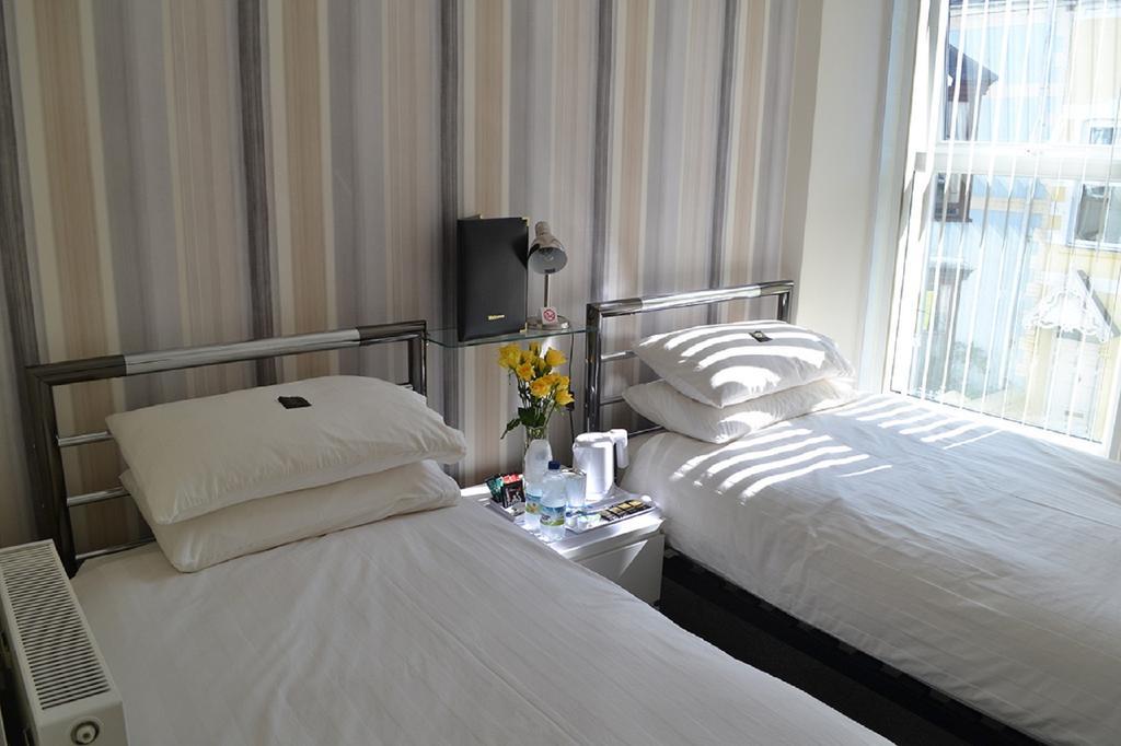 White Rose Guest House Tenby Zimmer foto